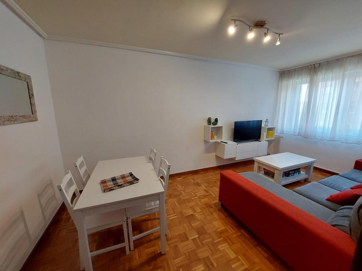 Piso Sencillo Y Acogedor Con Parking Gratuito Apartment Baranain Exterior photo